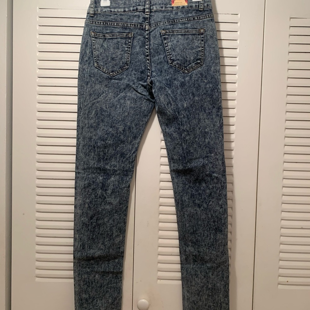 Blue Jeans - Picture 2 of 3